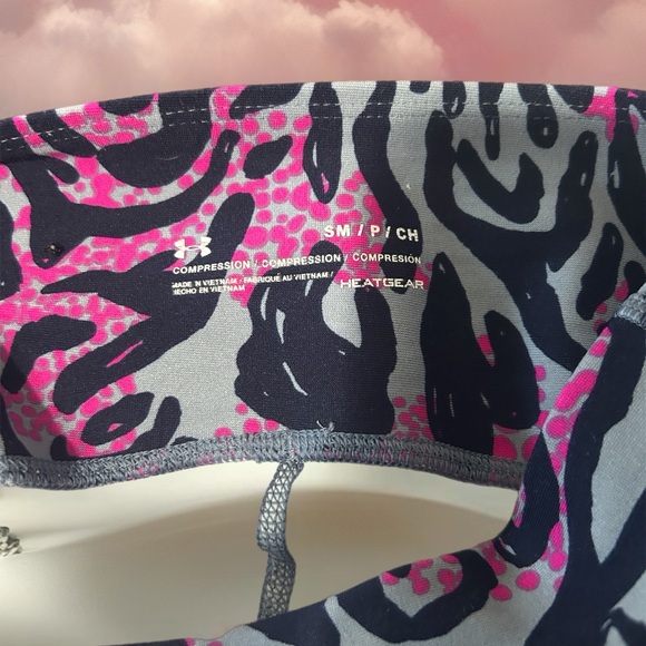 Under Armour Navy Tank and Pink Animal Print Leggings and sports bra. 3 Pieces - Picture 6 of 12